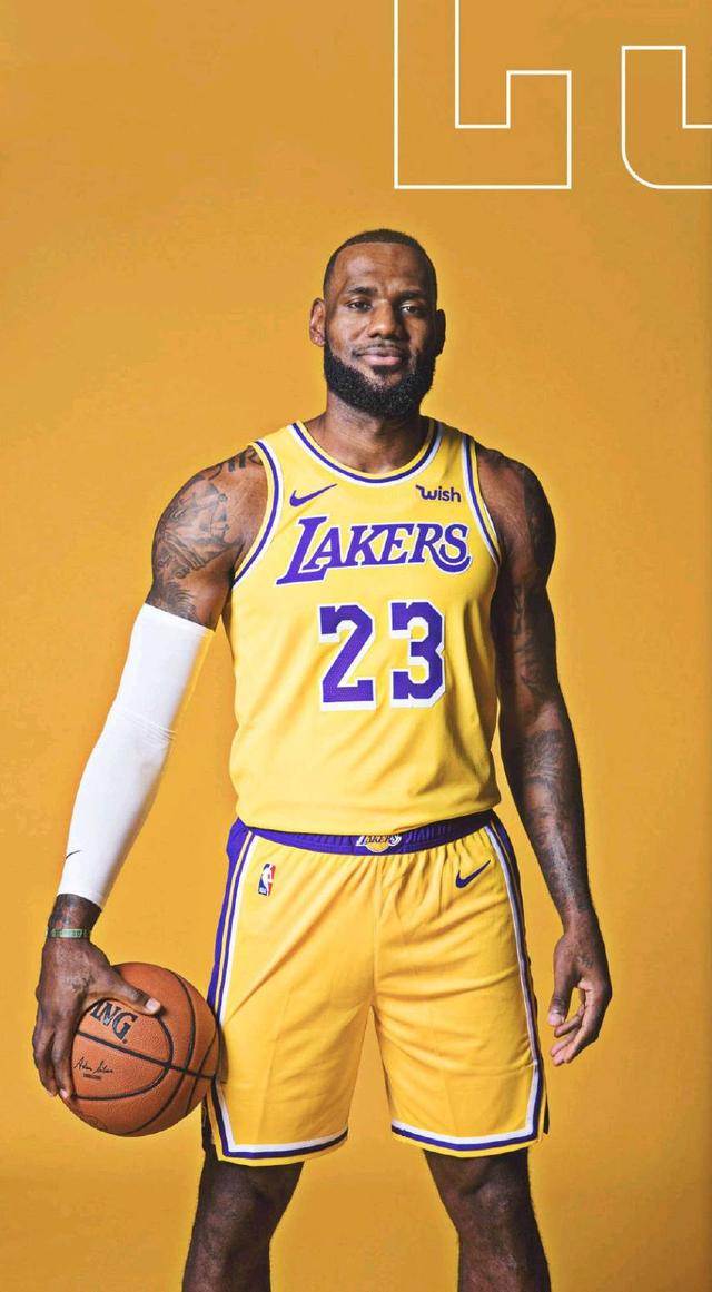 欧文突破防守连续得分（欧文强突撕裂防线连取分）