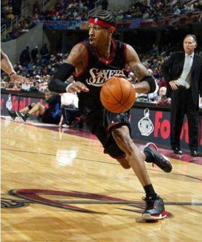 骑车危险行为引热议，功德木鱼再破碎（危险骑行引发争议，“功德木鱼”再度碎裂）