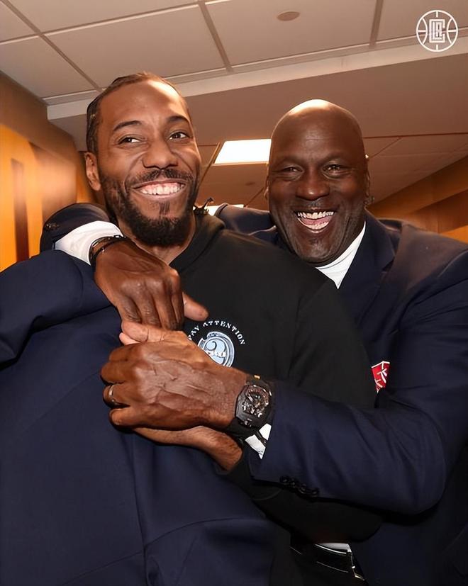 法尔克：拜仁计划明年夏天开启中国行，踢两场友谊赛（法尔克称拜仁计划明夏访华，安排两场热身赛）