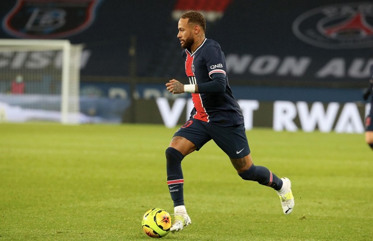 罗德里戈在皇马遭遇困境，状态低迷，被放弃，可能转会至其他球队。