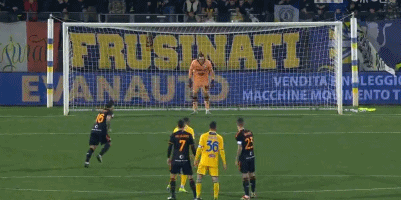 刘越：申花进攻变化少，斯卢茨基用人容易陷入“恶性循环”（刘越点评：申花进攻套路单一，斯卢茨基用人或陷入恶性循环）